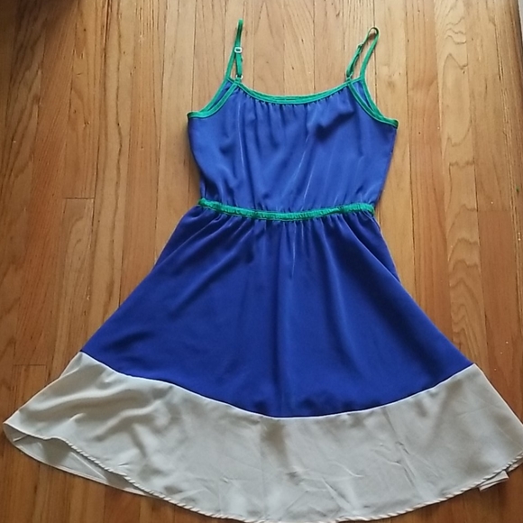 Color Block Midi Dress - Picture 4 of 9